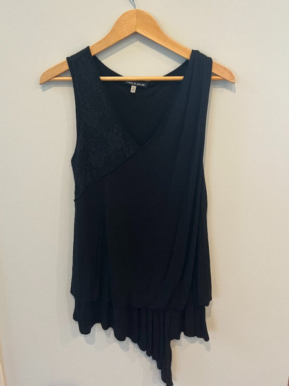 Cable & Gauge Black Sleeveless Tunic Top – Lace Detail Asymmetrical Hem – Size M